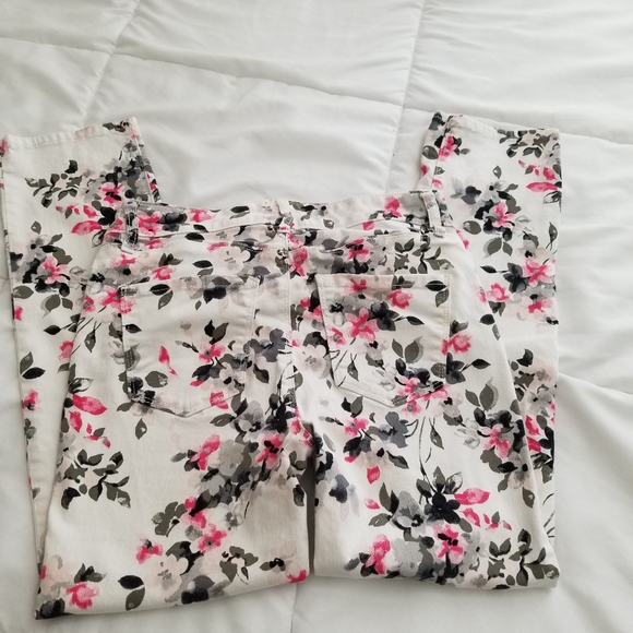 WHBM White Floral Slim Jeans - Picture 4 of 6